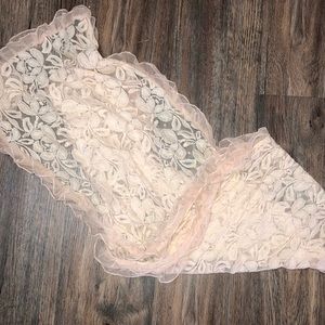 Ivory with a hint of pink scarf. EUC